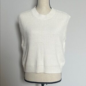 Abercrombie Textured White Knit Sleeveless Sweater Vest